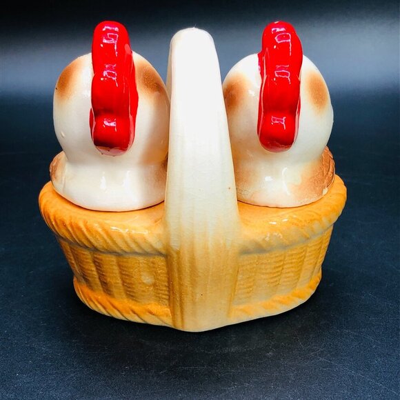 Vintage 70s Kitsch Chicken in Basket Salt Pepper Shaker Set Anthropomorphic - Picture 3 of 14